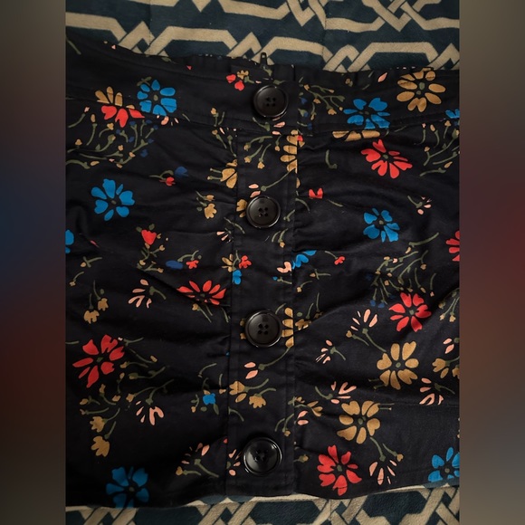 C/MEO COLLECTIVE floral puff long sleeve crop top with buttons - Picture 4 of 11